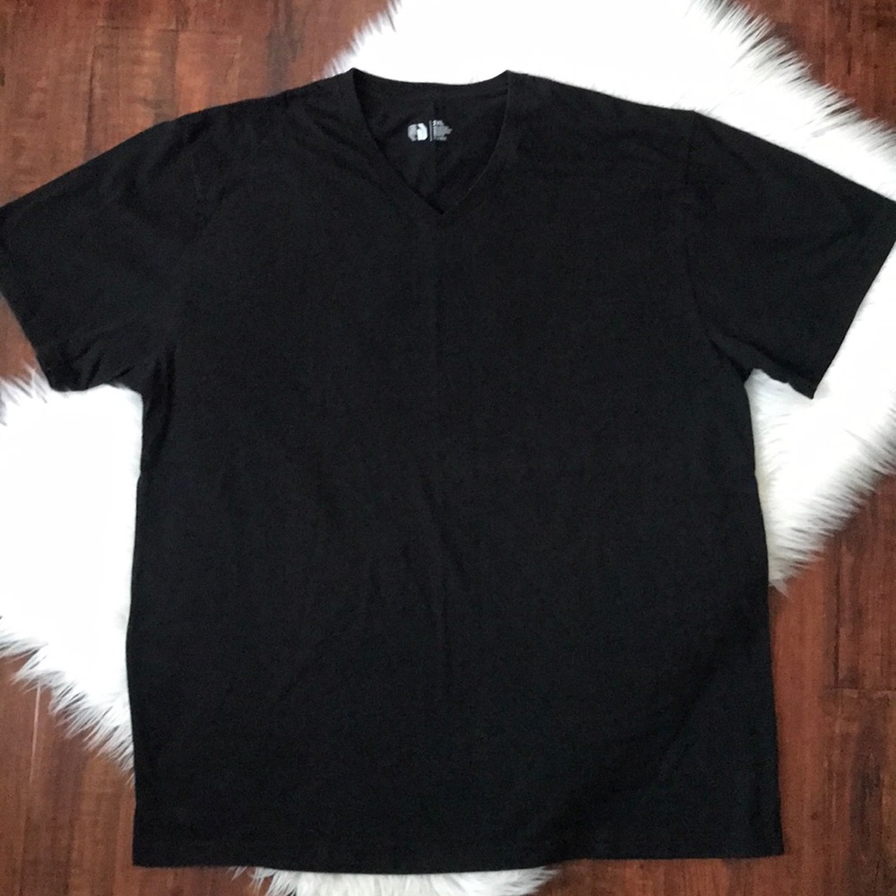 Black V-neck basic tee